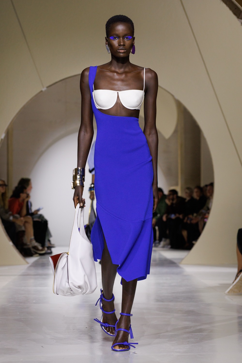 Givenchy y su armario a modo de respuesta sin rodeos