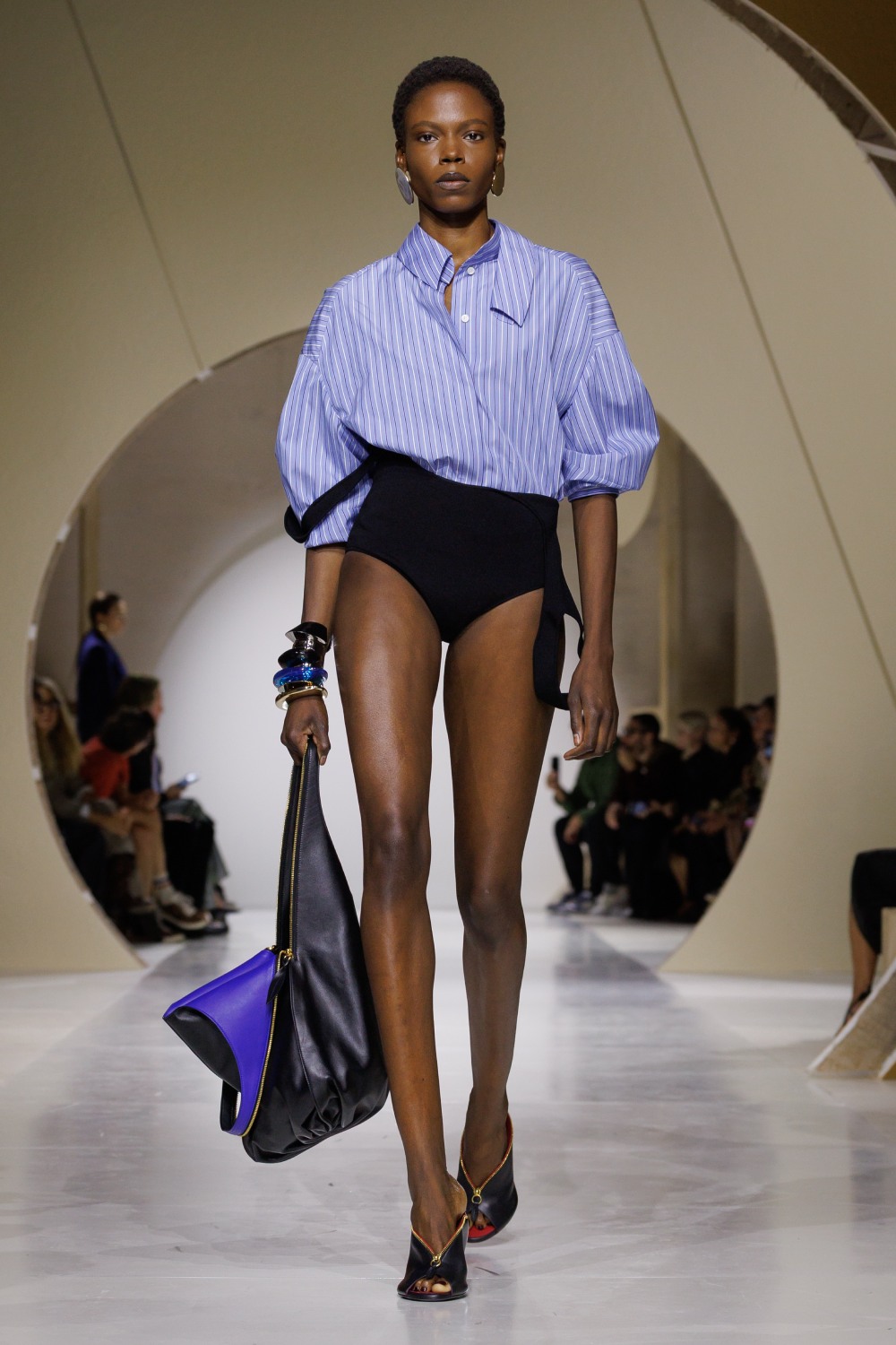 Givenchy y su armario a modo de respuesta sin rodeos