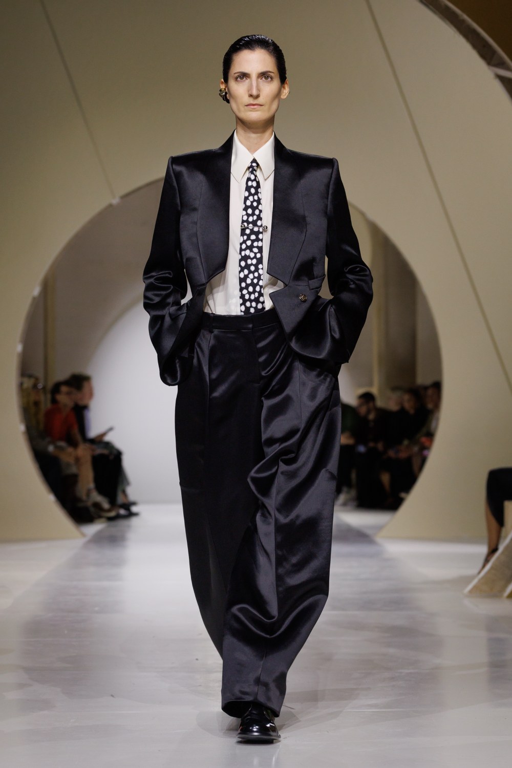 Givenchy y su armario a modo de respuesta sin rodeos