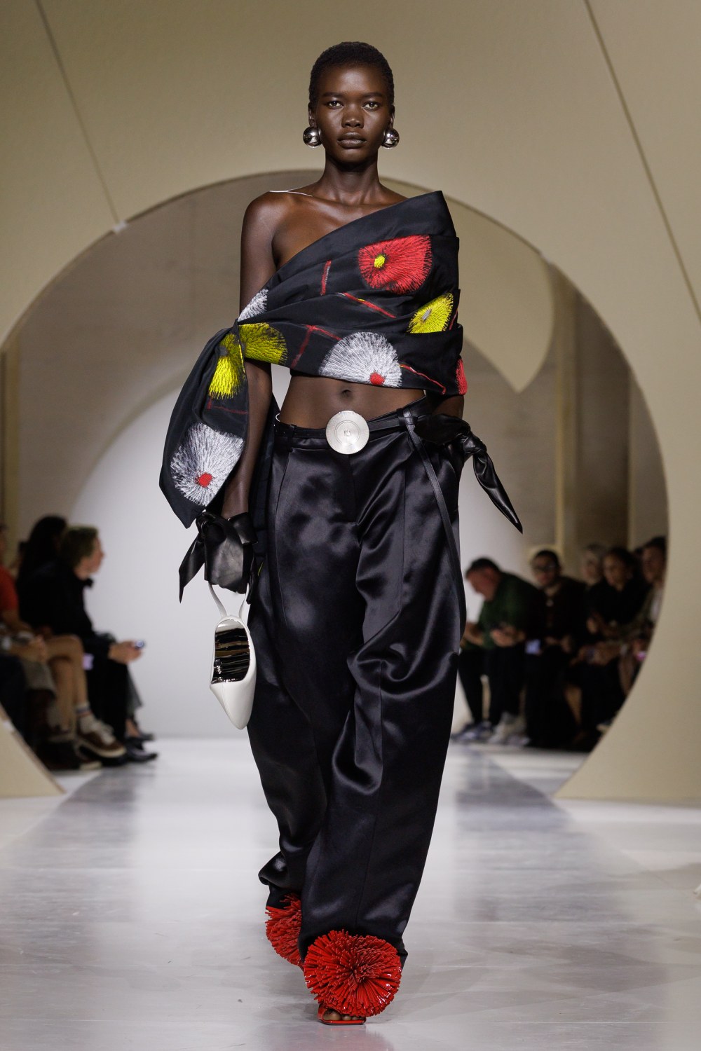 Givenchy y su armario a modo de respuesta sin rodeos