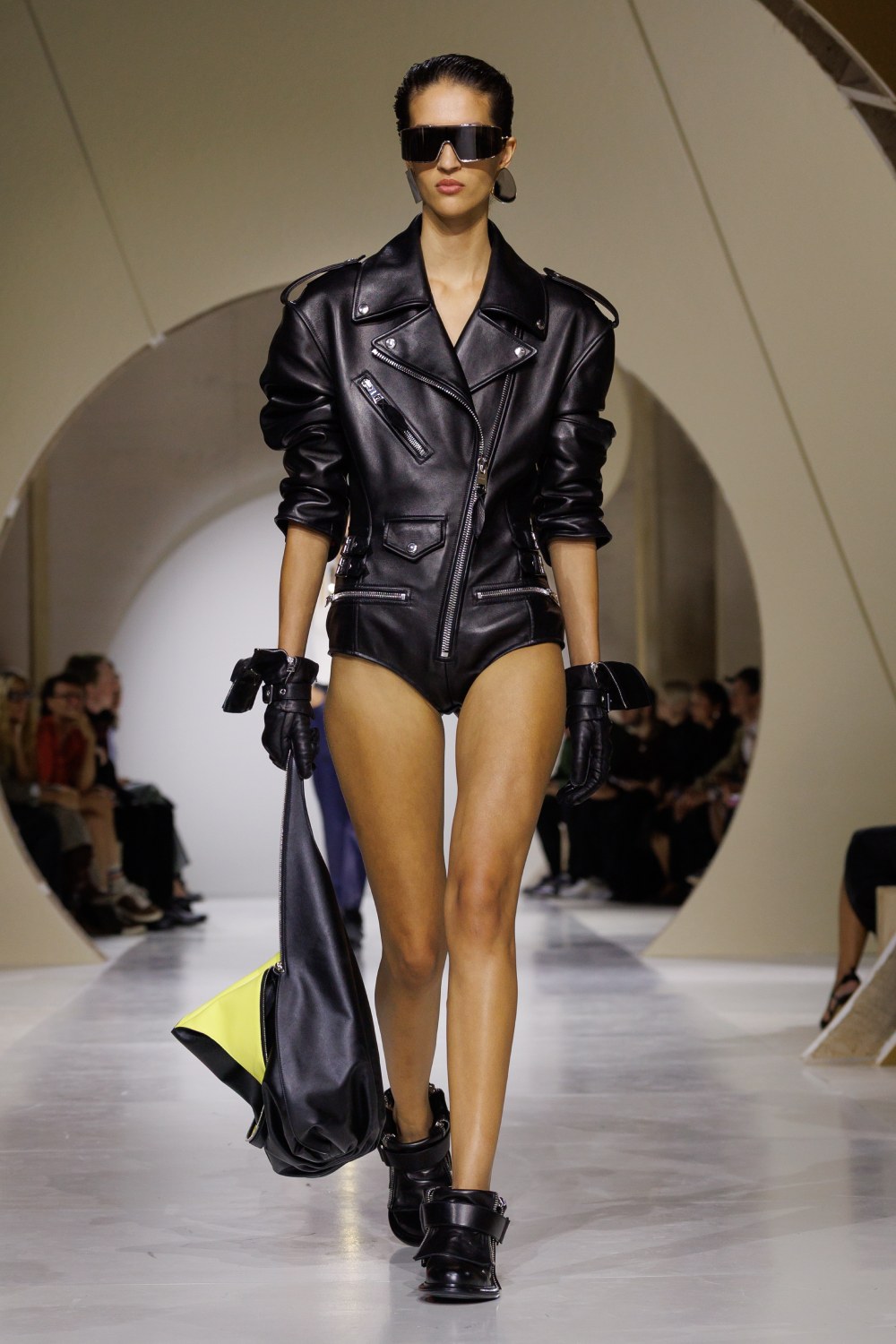 Givenchy y su armario a modo de respuesta sin rodeos