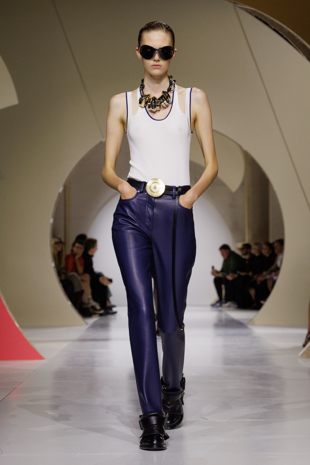 Givenchy y su armario a modo de respuesta sin rodeos