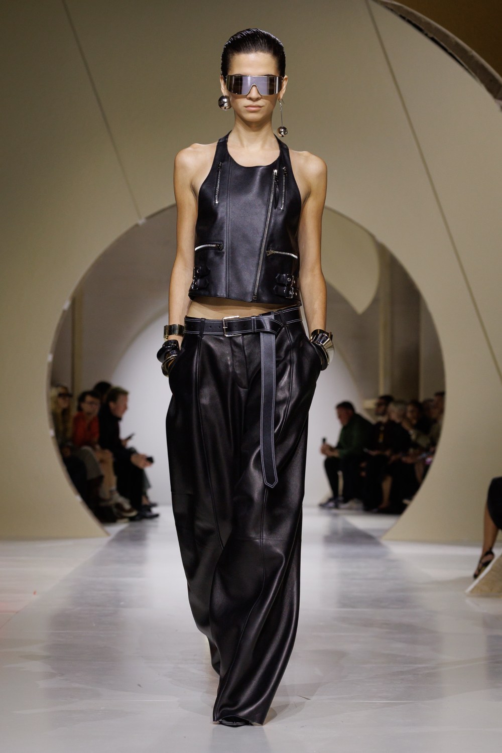 Givenchy y su armario a modo de respuesta sin rodeos