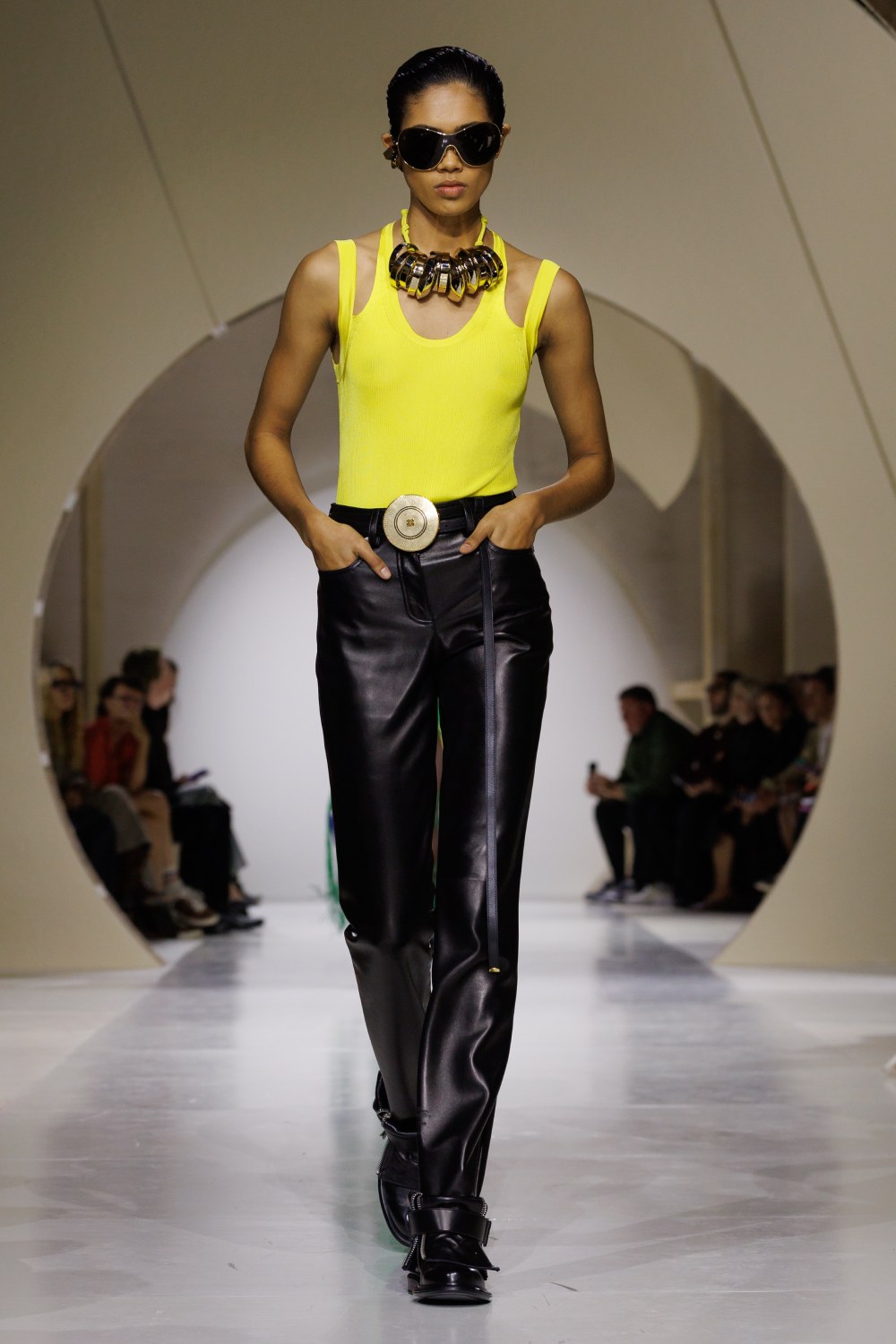 Givenchy y su armario a modo de respuesta sin rodeos