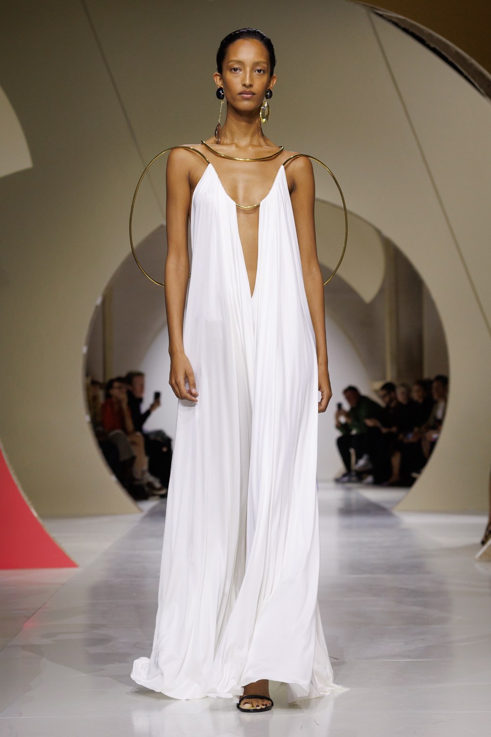 Givenchy y su armario a modo de respuesta sin rodeos