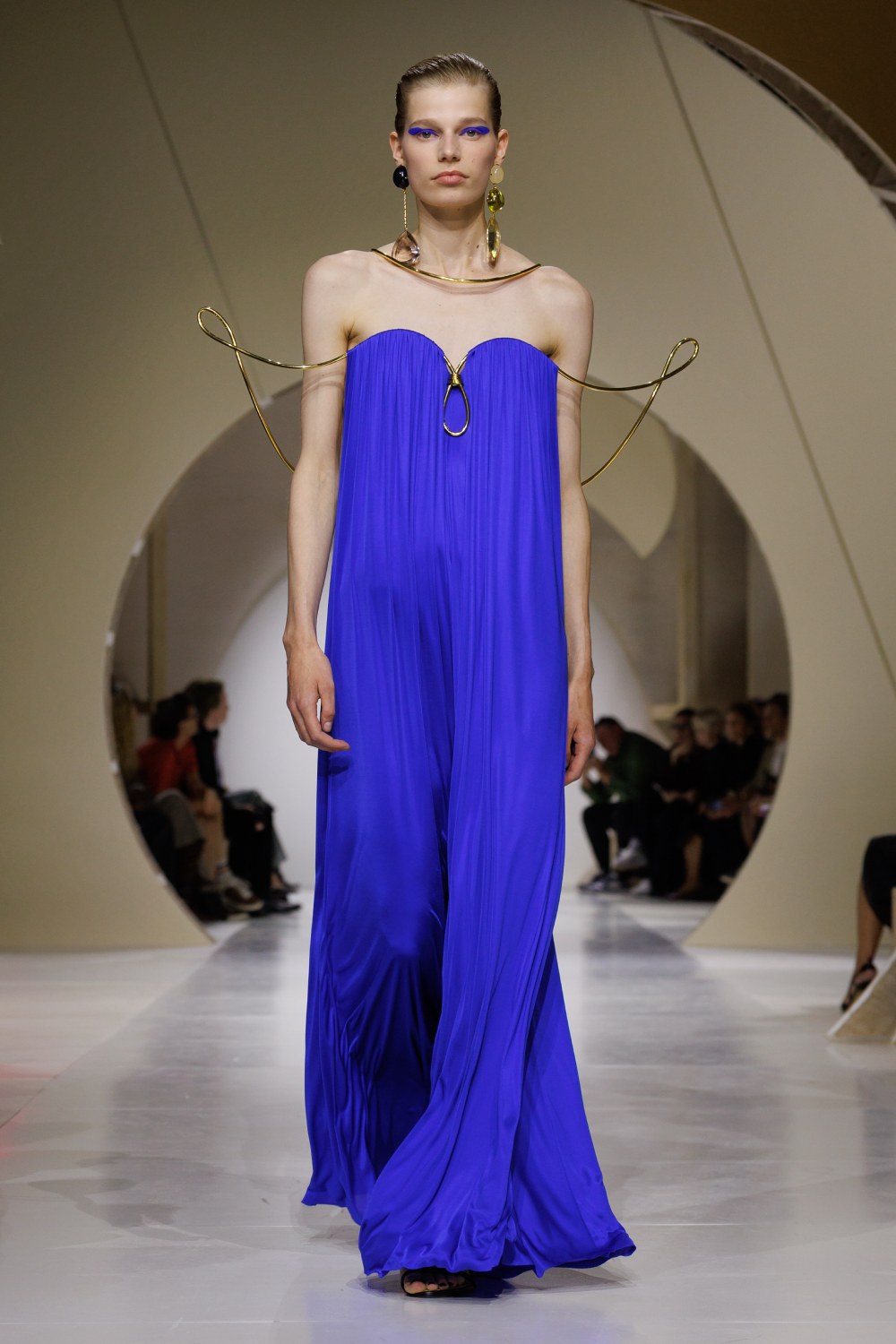 Givenchy y su armario a modo de respuesta sin rodeos
