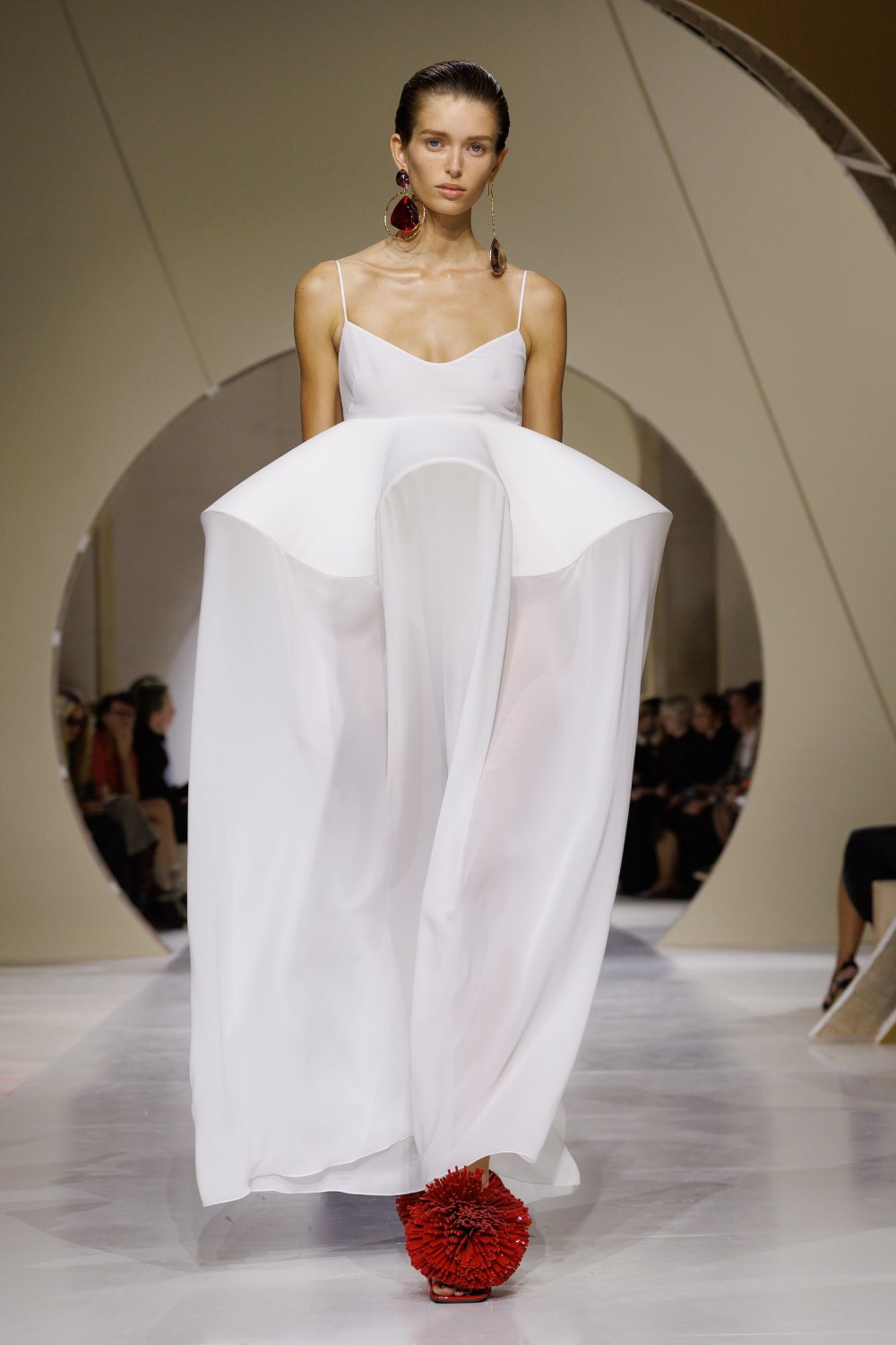 Givenchy y su armario a modo de respuesta sin rodeos