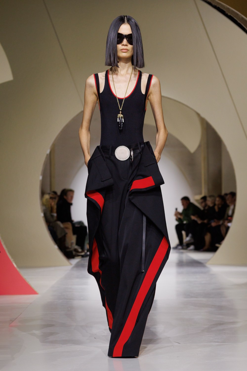 Givenchy y su armario a modo de respuesta sin rodeos