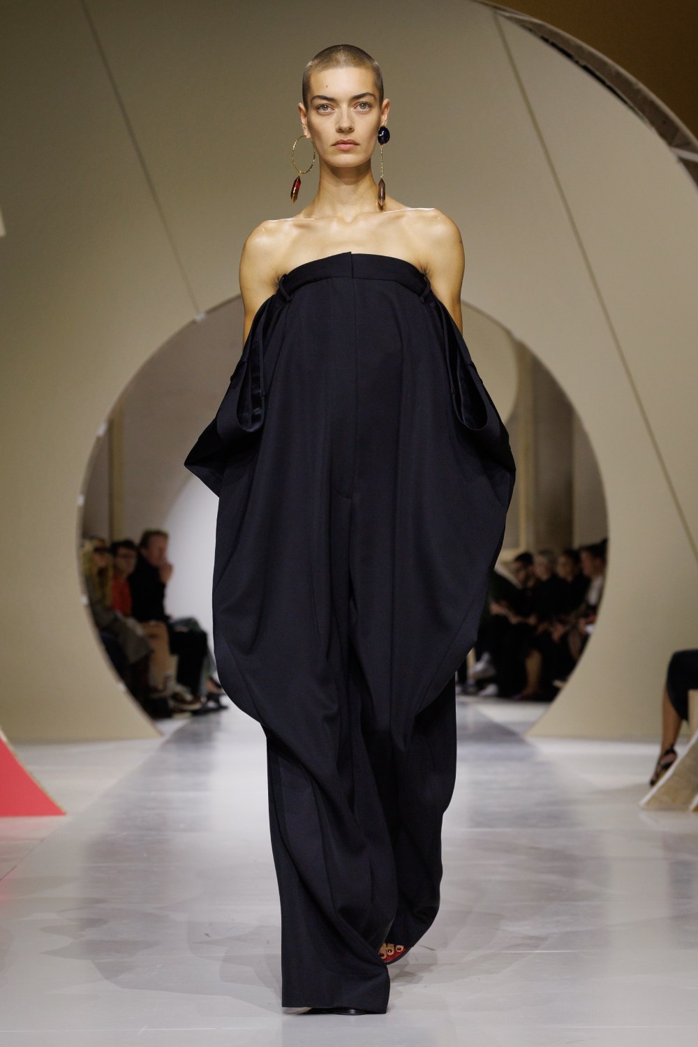 Givenchy y su armario a modo de respuesta sin rodeos