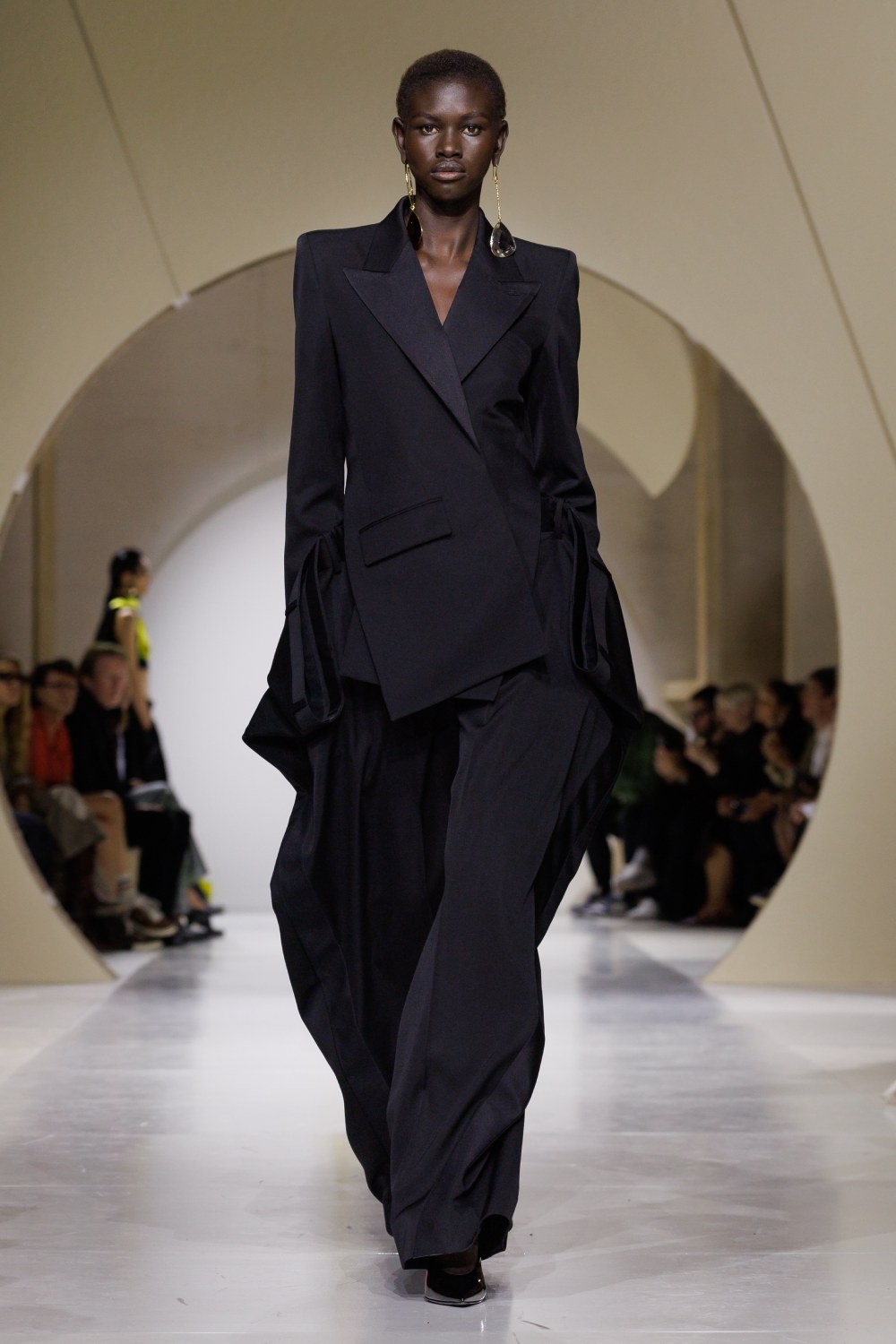 Givenchy y su armario a modo de respuesta sin rodeos