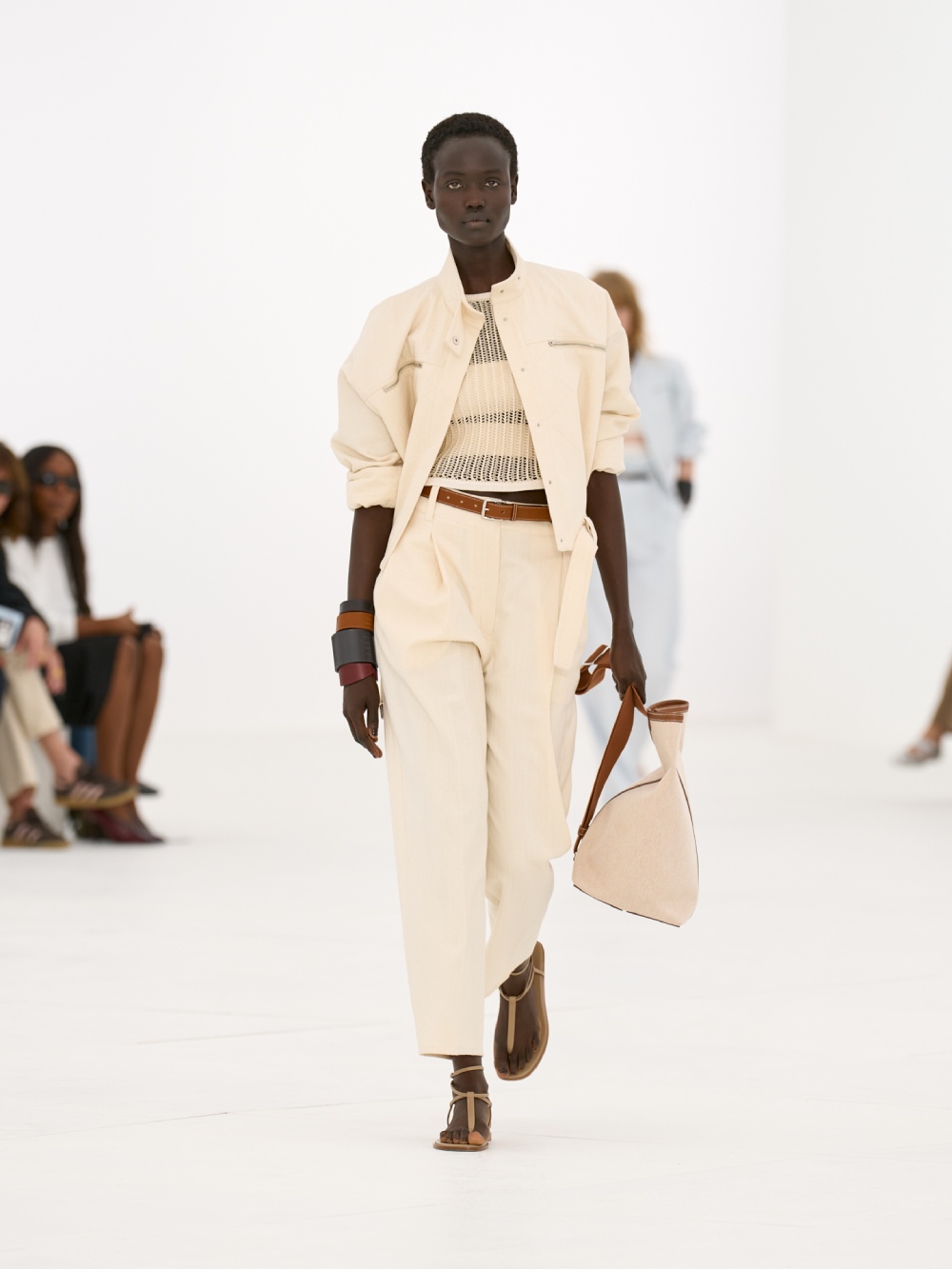 La silueta de la mujer Hermès para SS27 viene del aire