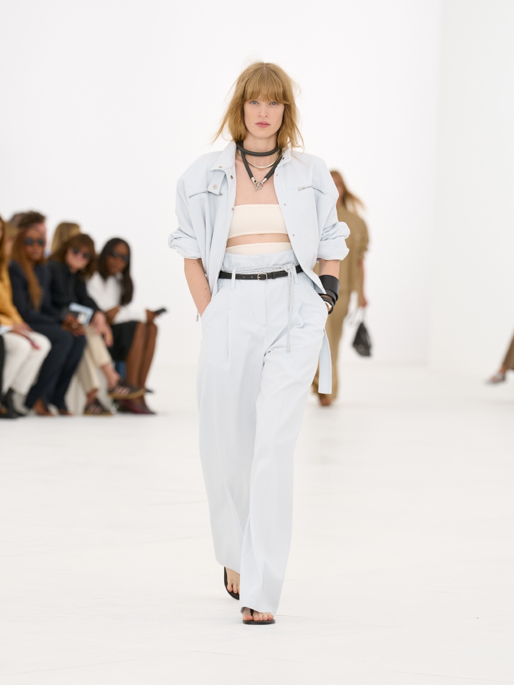 La silueta de la mujer Hermès para SS27 viene del aire