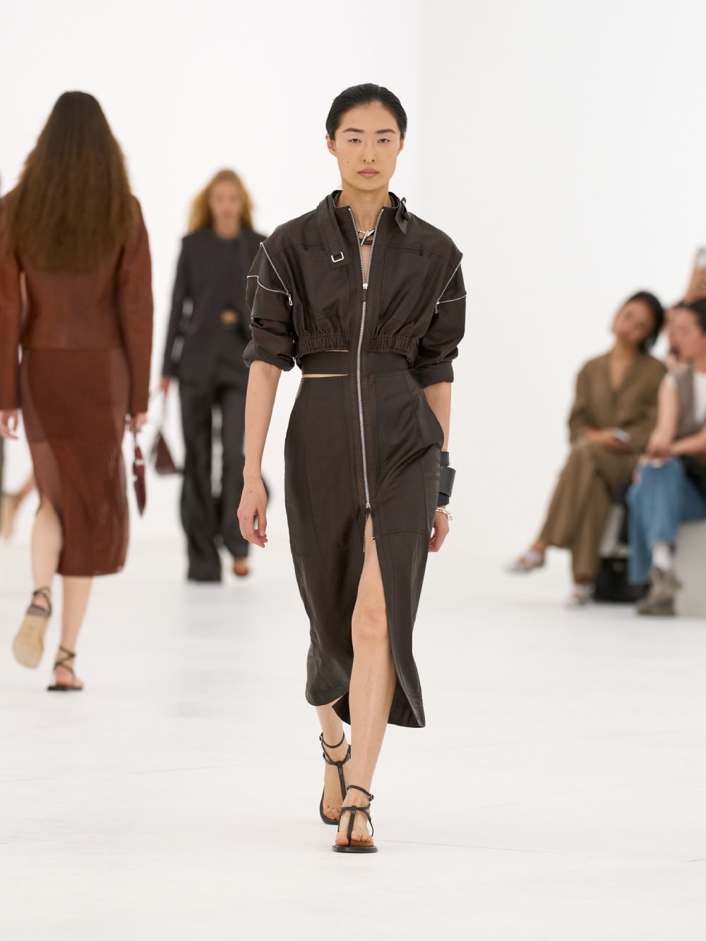 La silueta de la mujer Hermès para SS27 viene del aire