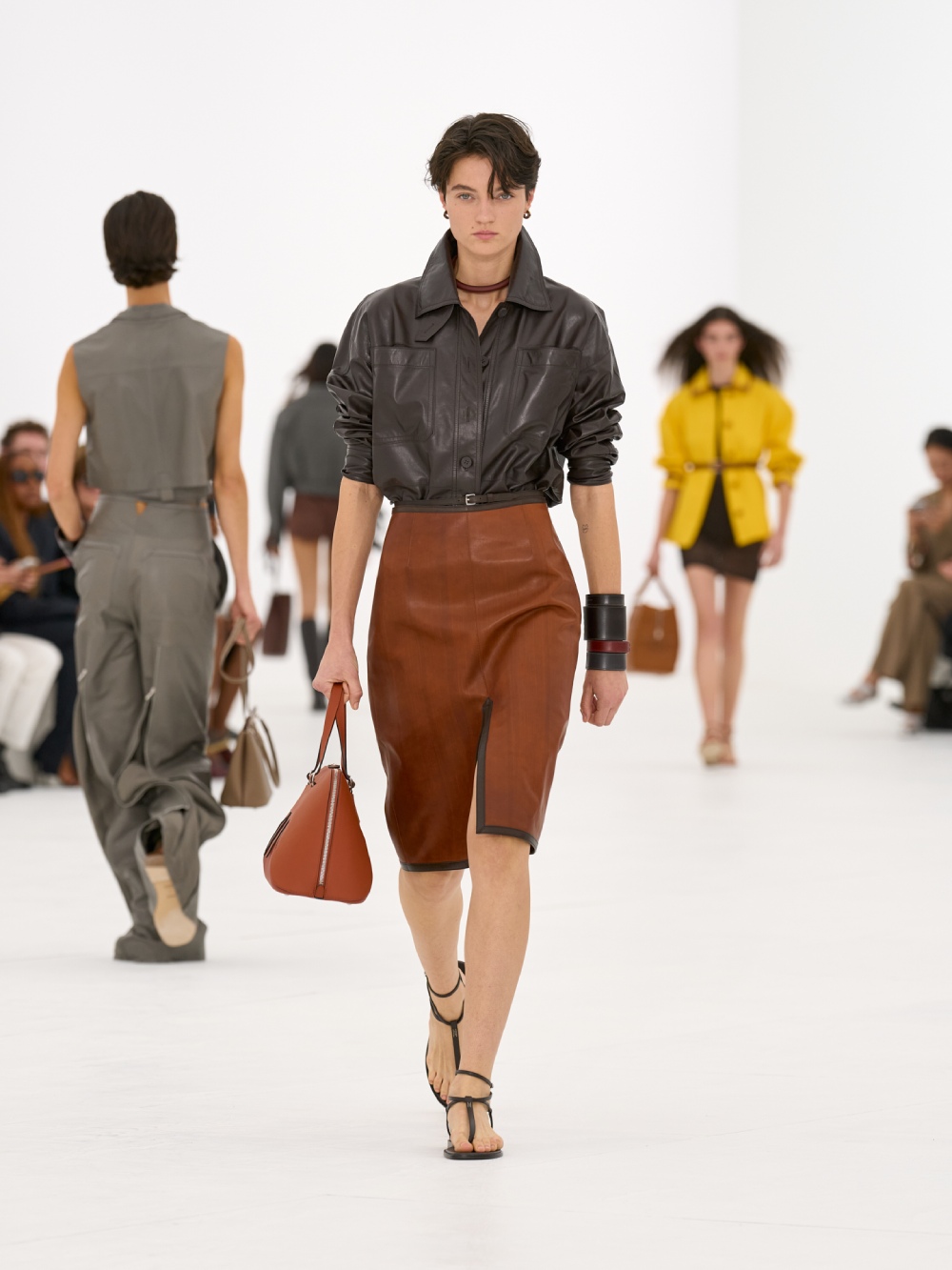 La silueta de la mujer Hermès para SS27 viene del aire