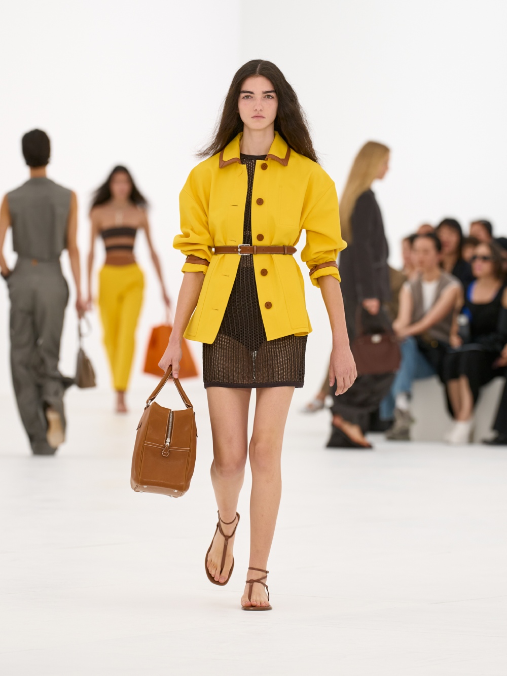 La silueta de la mujer Hermès para SS27 viene del aire