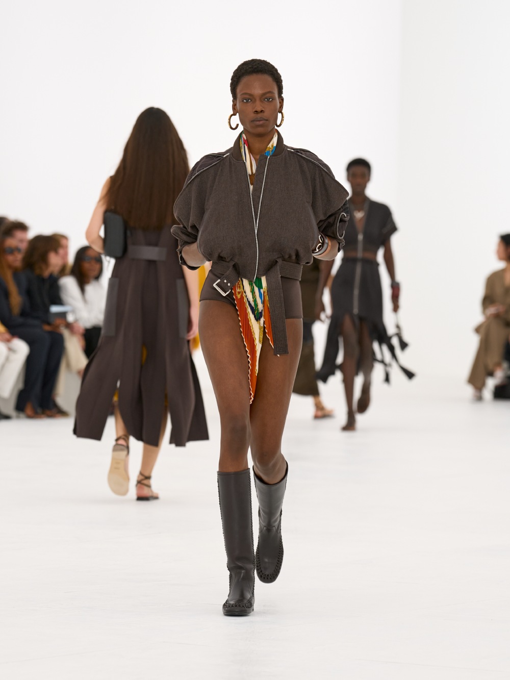 La silueta de la mujer Hermès para SS27 viene del aire