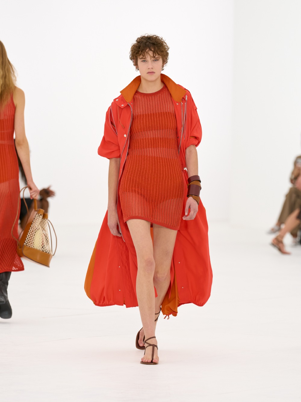 La silueta de la mujer Hermès para SS27 viene del aire
