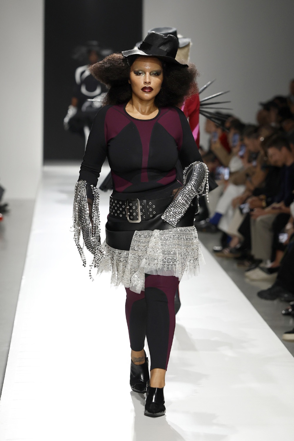 Junya Watanabe crea un universo maximalista para SS27