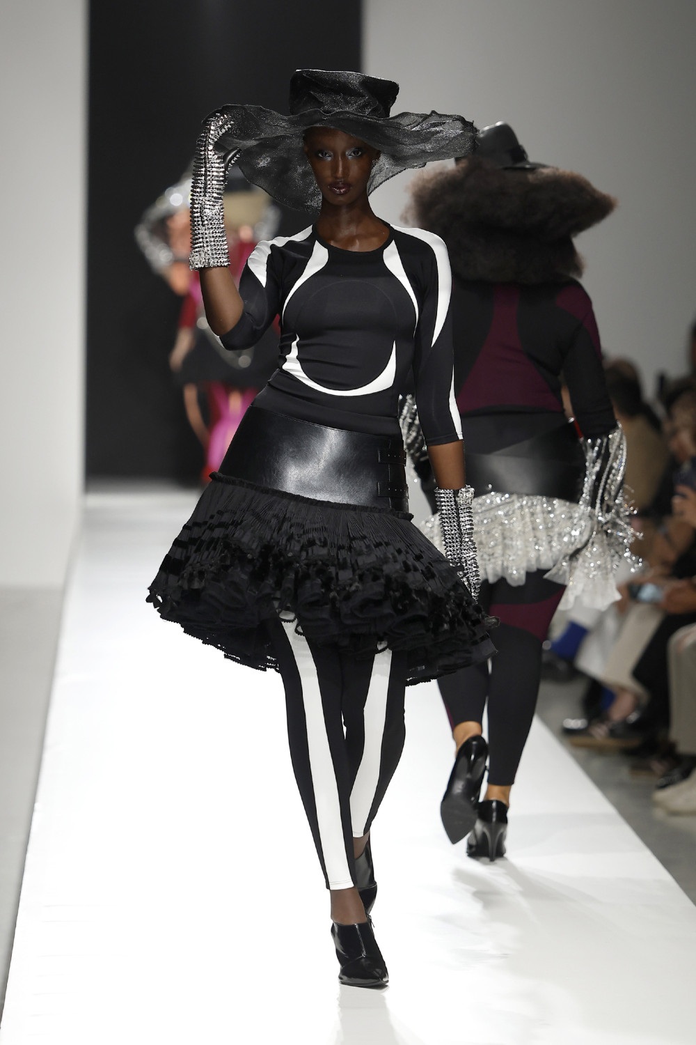 Junya Watanabe crea un universo maximalista para SS27