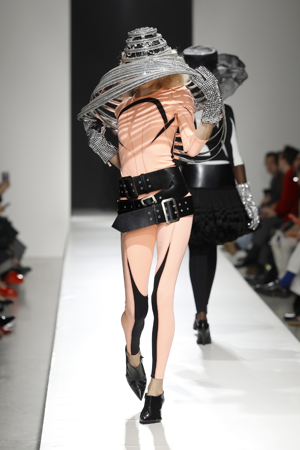 Junya Watanabe crea un universo maximalista para SS27