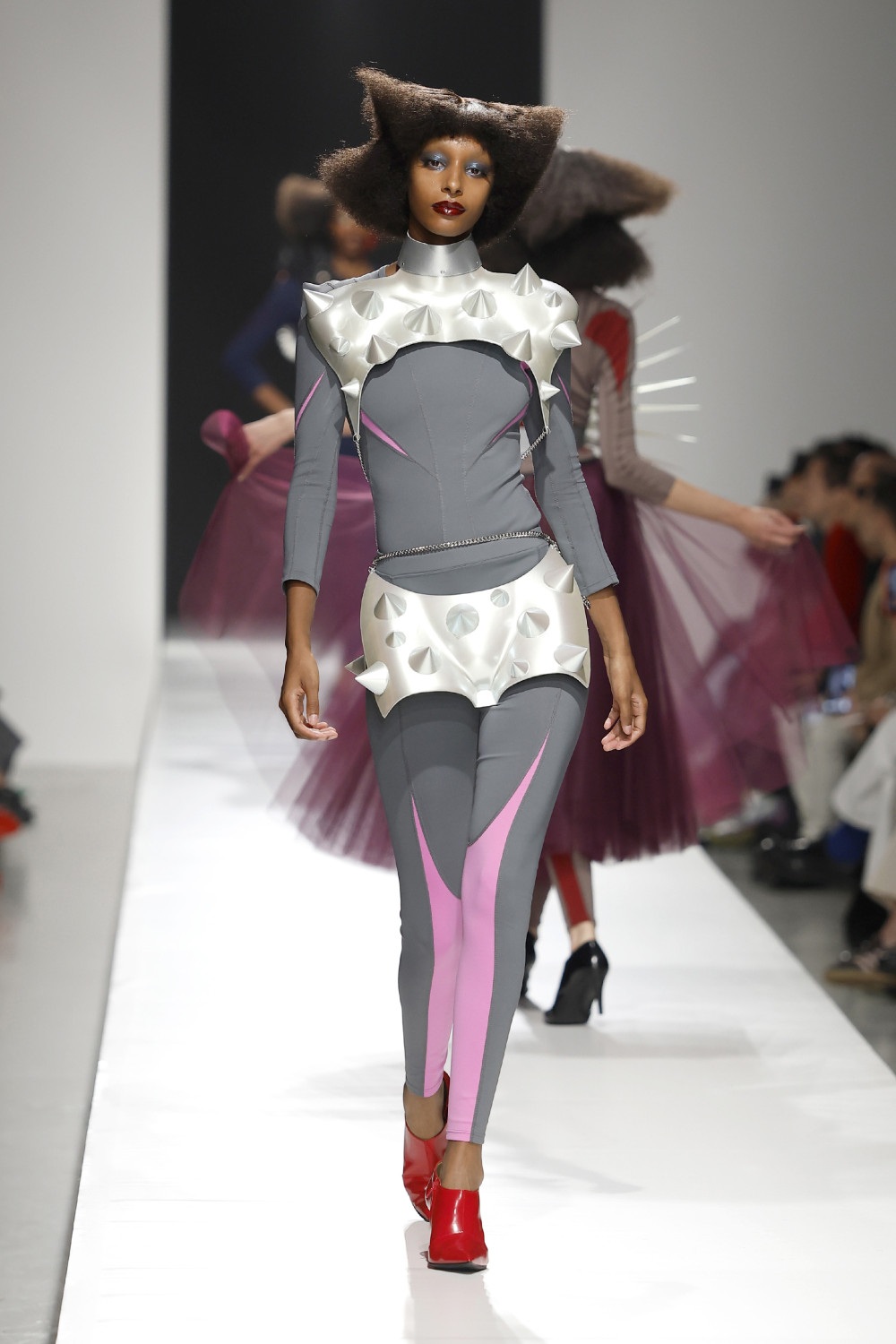 Junya Watanabe crea un universo maximalista para SS27