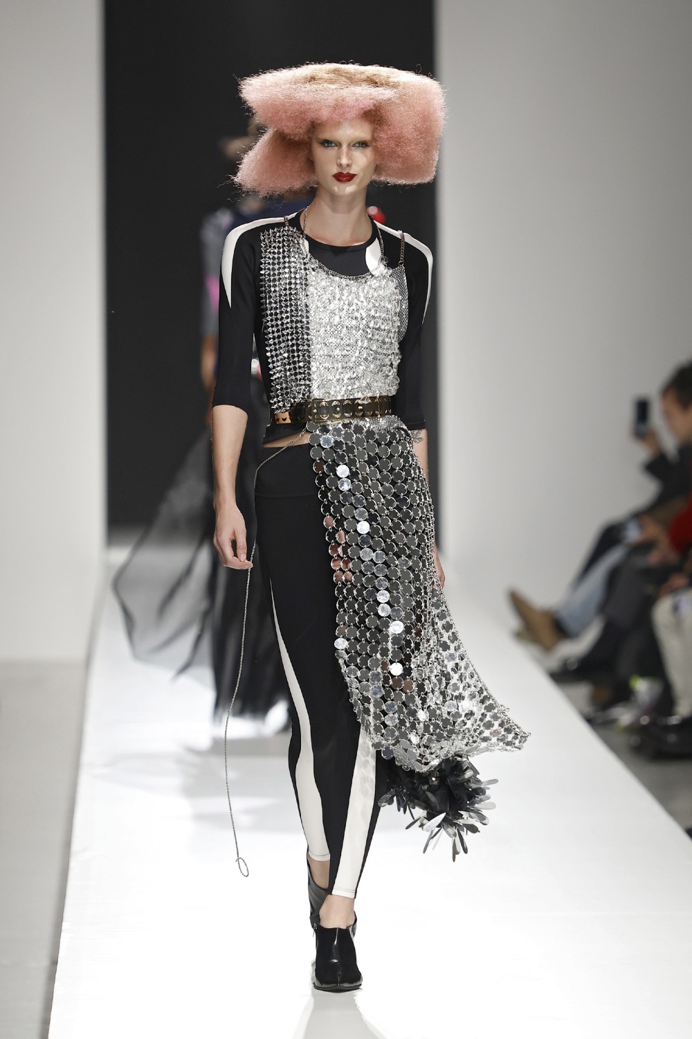 Junya Watanabe crea un universo maximalista para SS27