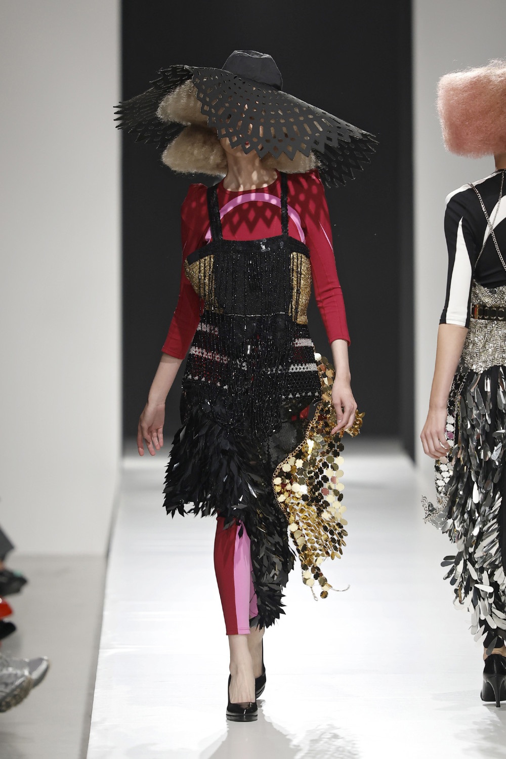 Junya Watanabe crea un universo maximalista para SS27
