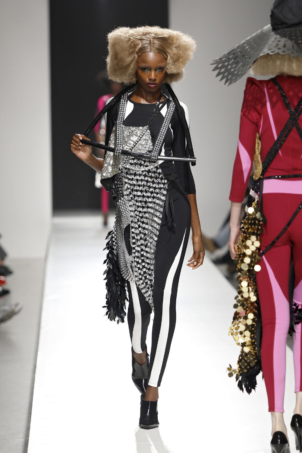 Junya Watanabe crea un universo maximalista para SS27