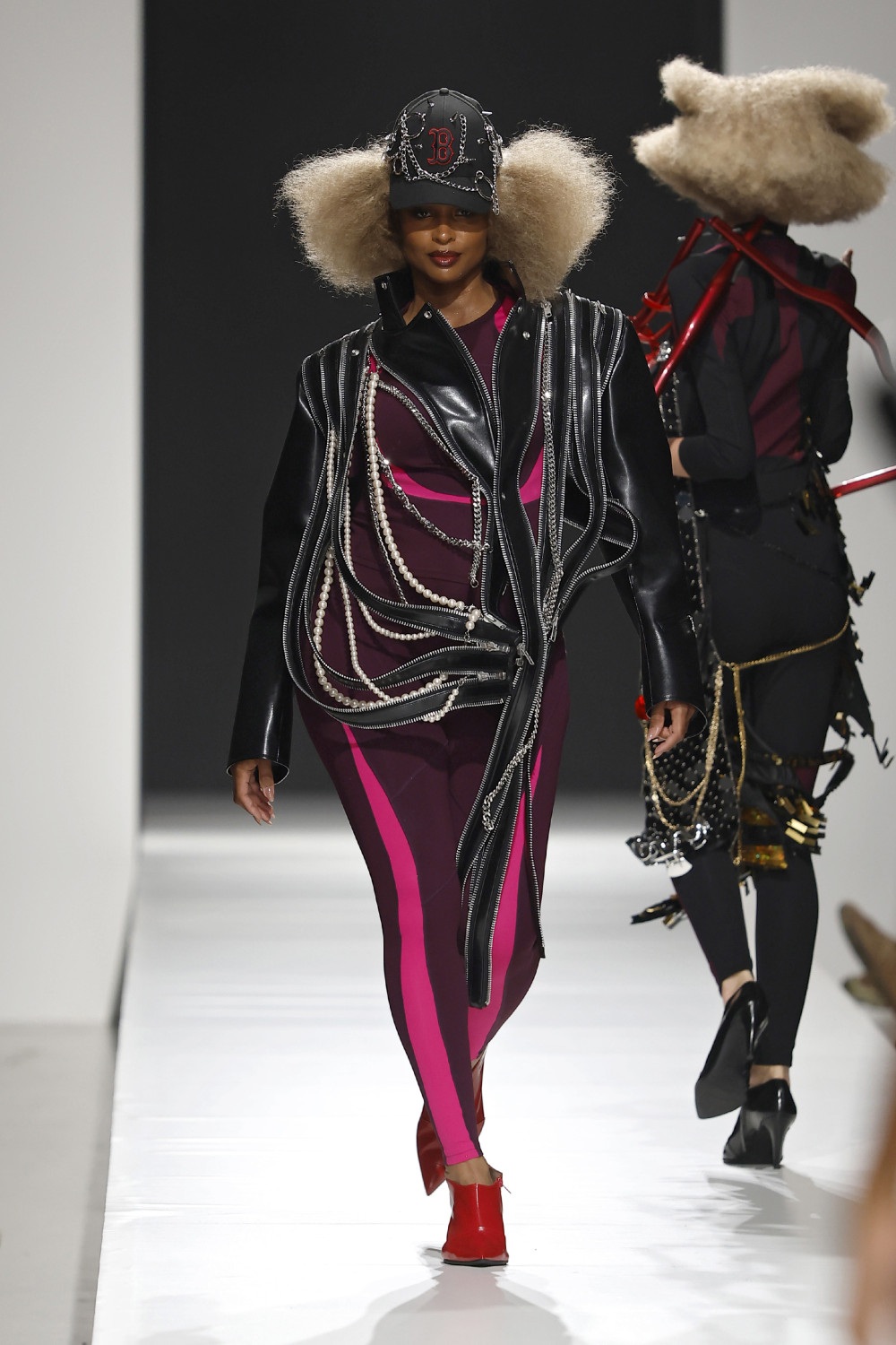 Junya Watanabe crea un universo maximalista para SS27