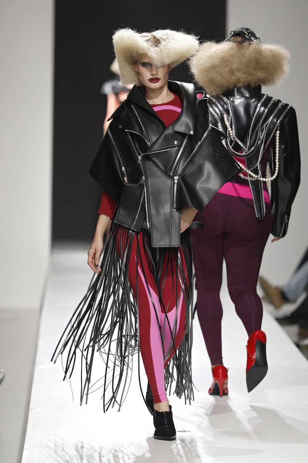 Junya Watanabe crea un universo maximalista para SS27