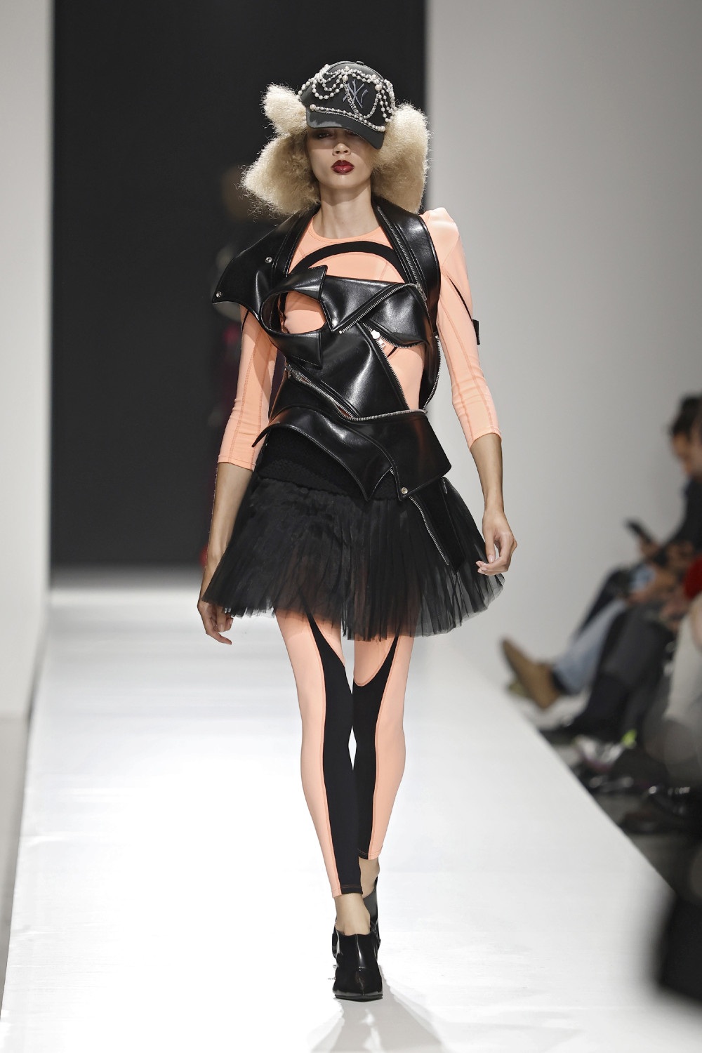 Junya Watanabe crea un universo maximalista para SS27