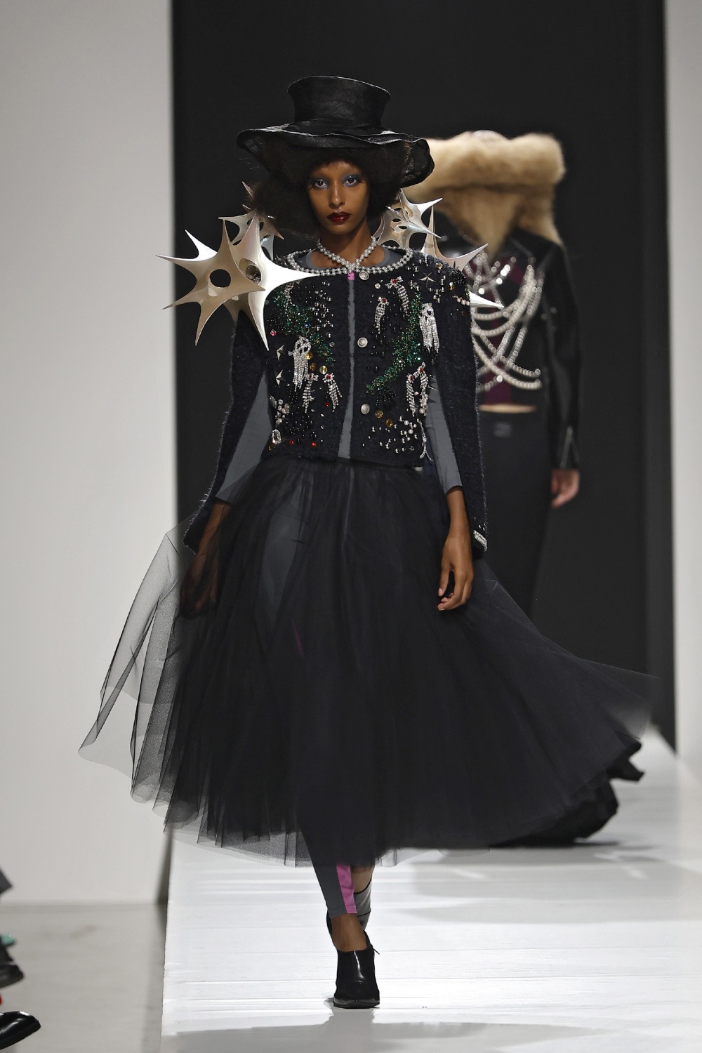 Junya Watanabe crea un universo maximalista para SS27