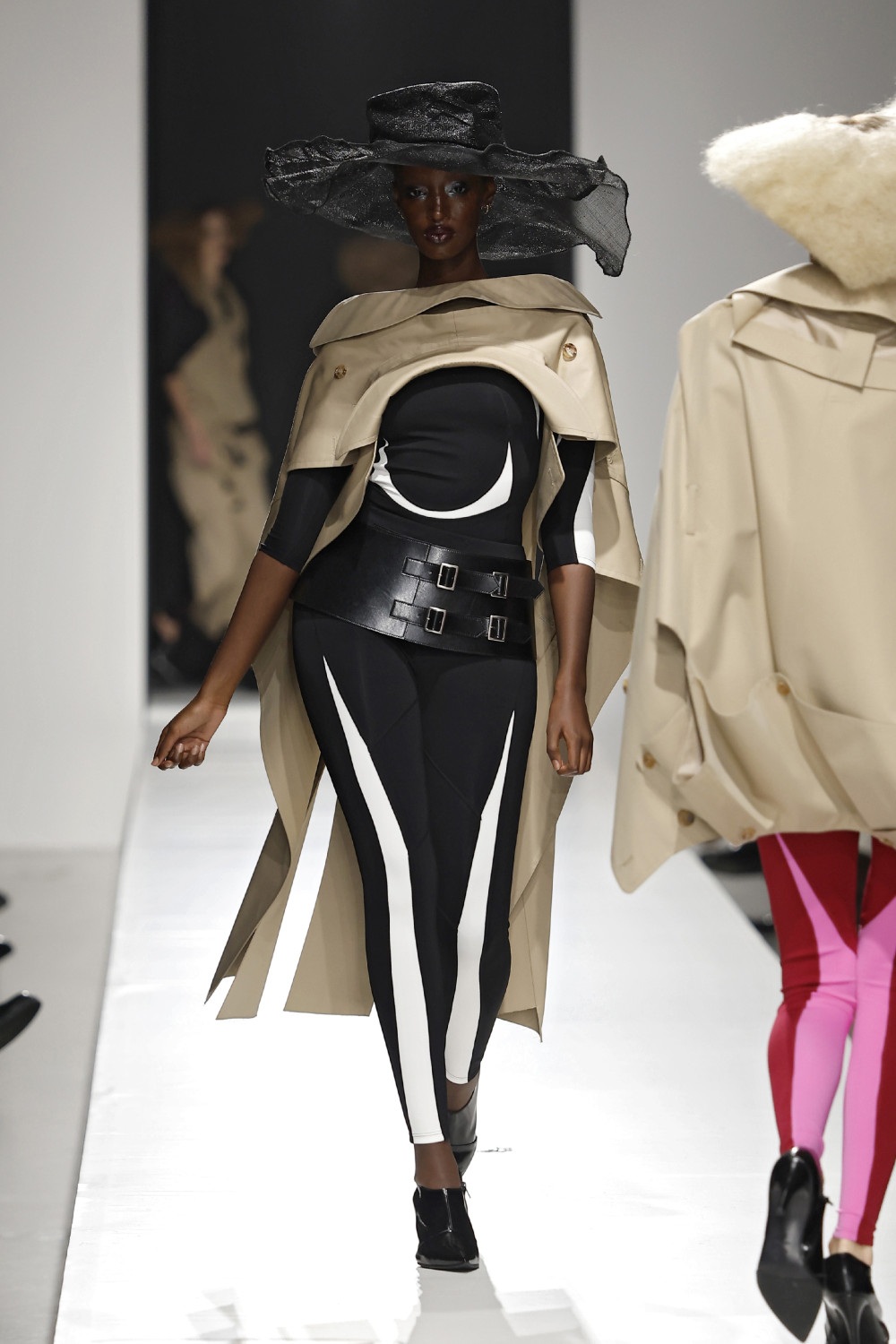 Junya Watanabe crea un universo maximalista para SS27