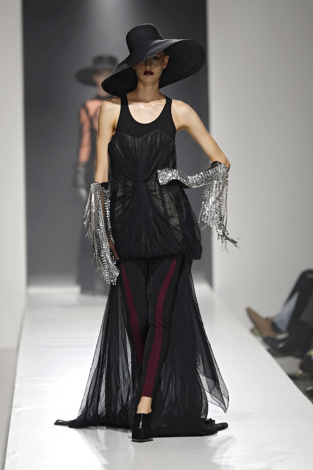 Junya Watanabe crea un universo maximalista para SS27