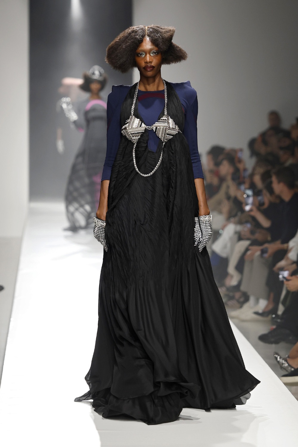 Junya Watanabe crea un universo maximalista para SS27