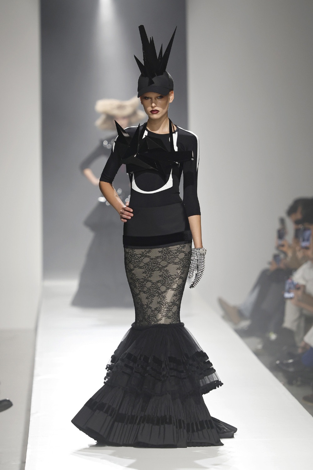 Junya Watanabe crea un universo maximalista para SS27