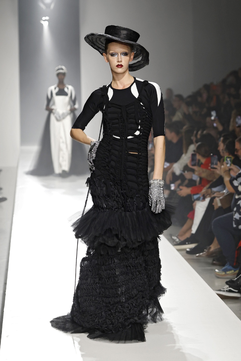 Junya Watanabe crea un universo maximalista para SS27