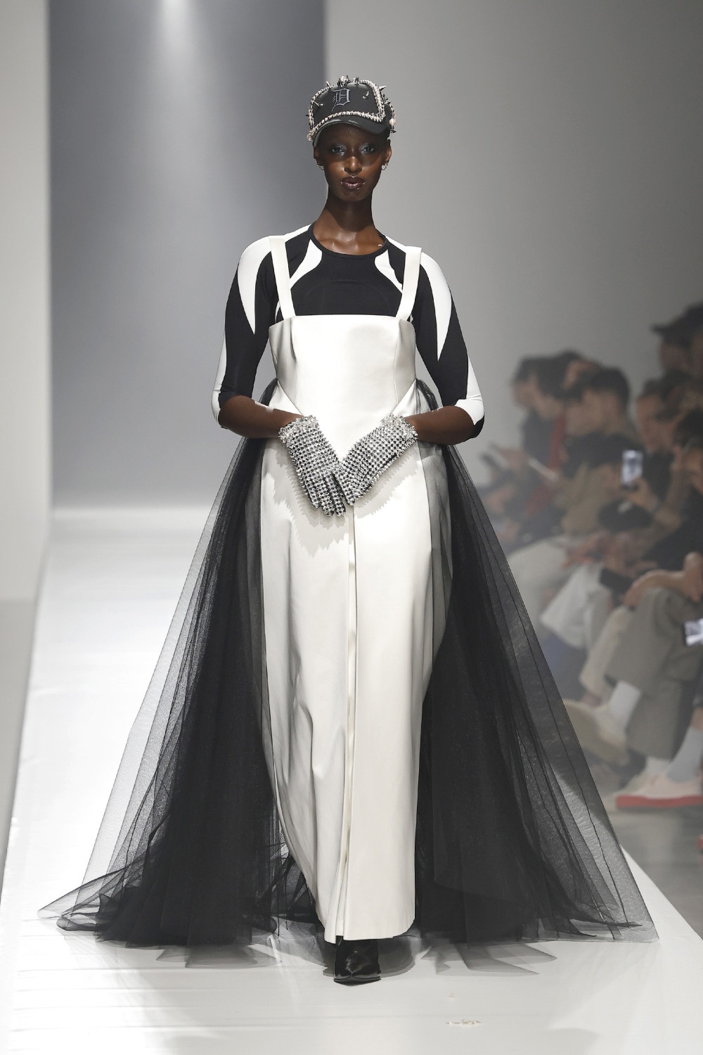 Junya Watanabe crea un universo maximalista para SS27