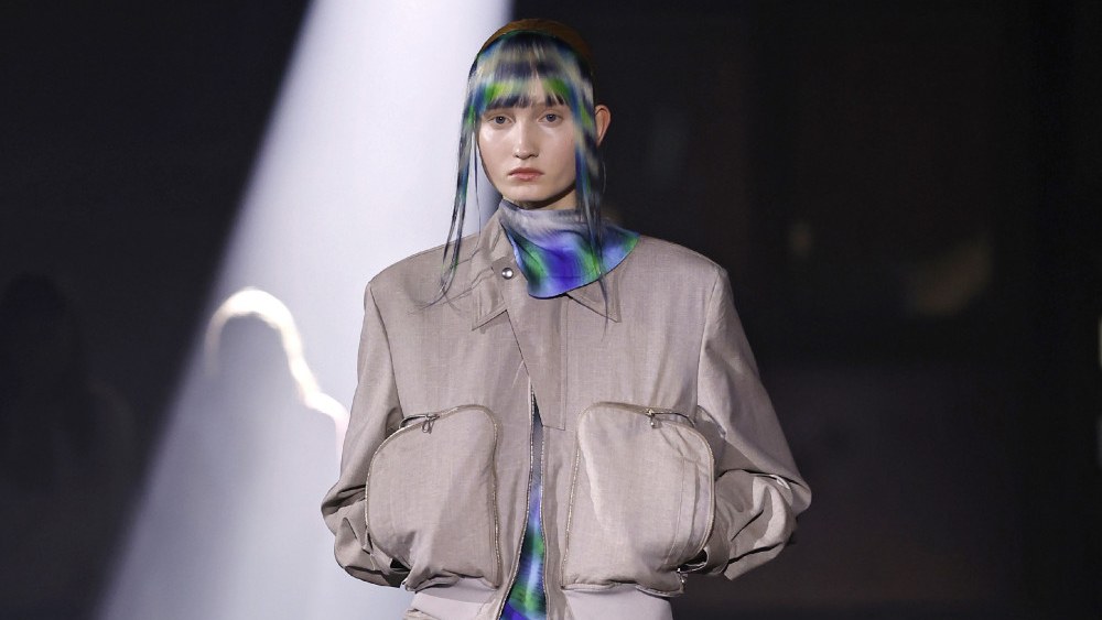El minimalismo avant de las Fanning en Kiko Kostadinov SS27