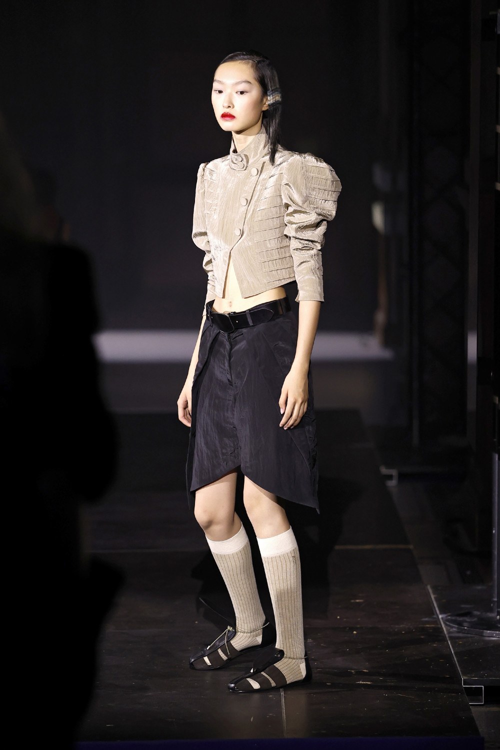 El minimalismo avant de las Fanning en Kiko Kostadinov SS27