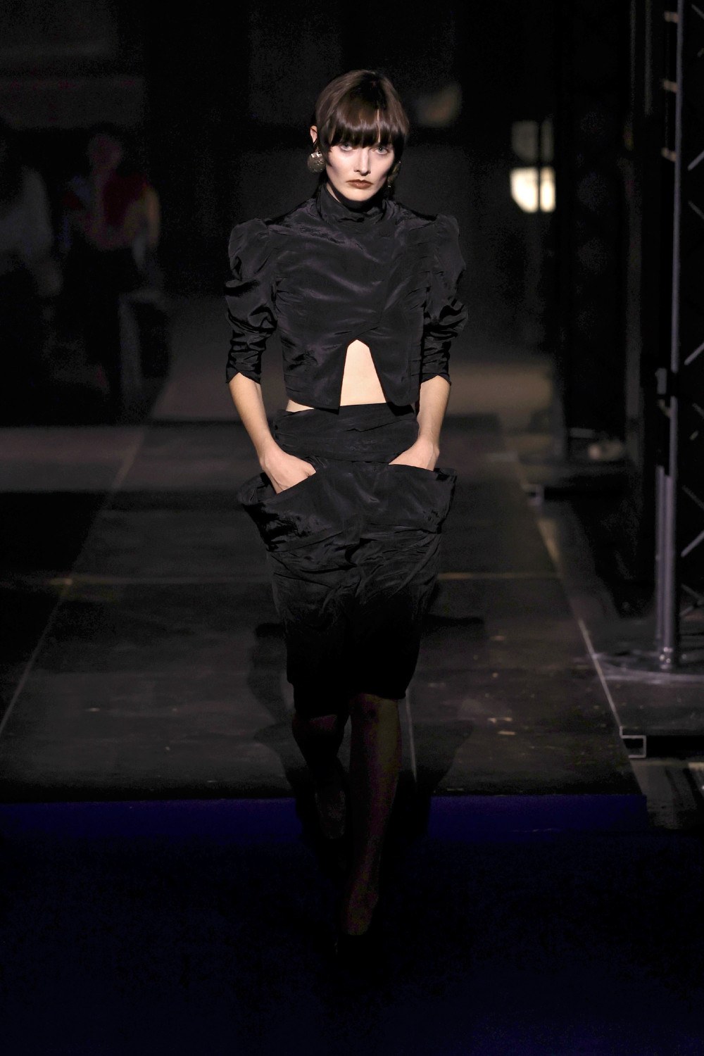 El minimalismo avant de las Fanning en Kiko Kostadinov SS27