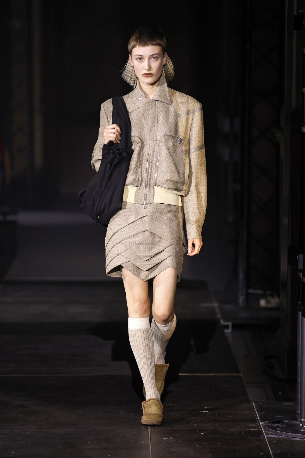 El minimalismo avant de las Fanning en Kiko Kostadinov SS27