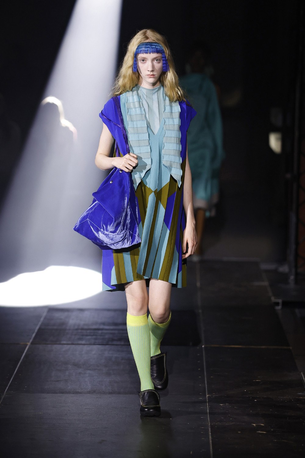 El minimalismo avant de las Fanning en Kiko Kostadinov SS27