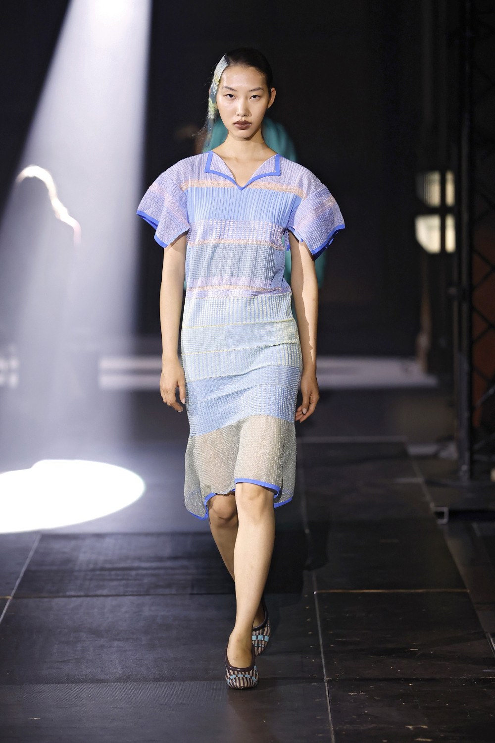 El minimalismo avant de las Fanning en Kiko Kostadinov SS27