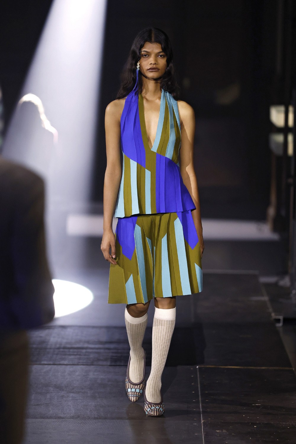 El minimalismo avant de las Fanning en Kiko Kostadinov SS27