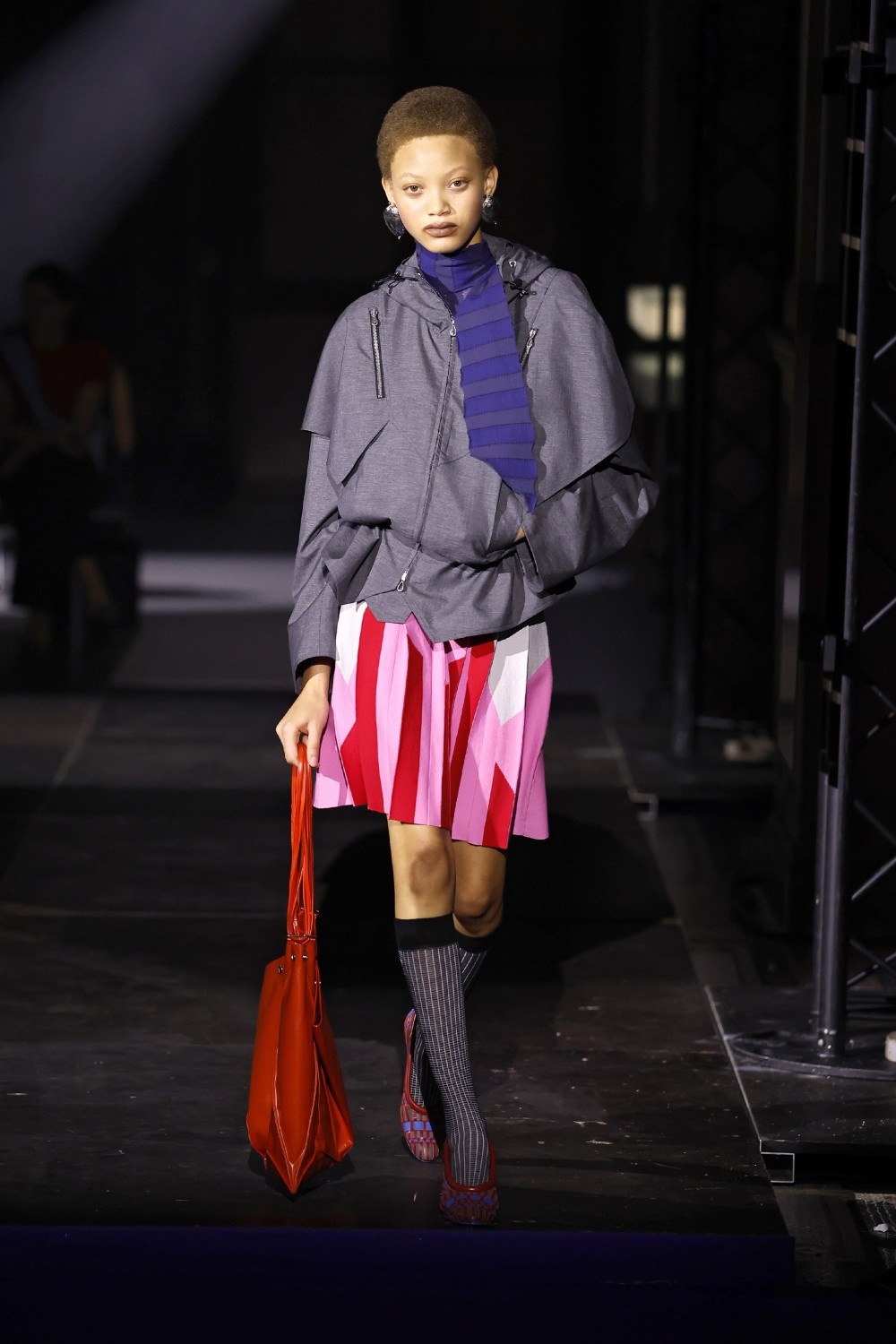 El minimalismo avant de las Fanning en Kiko Kostadinov SS27