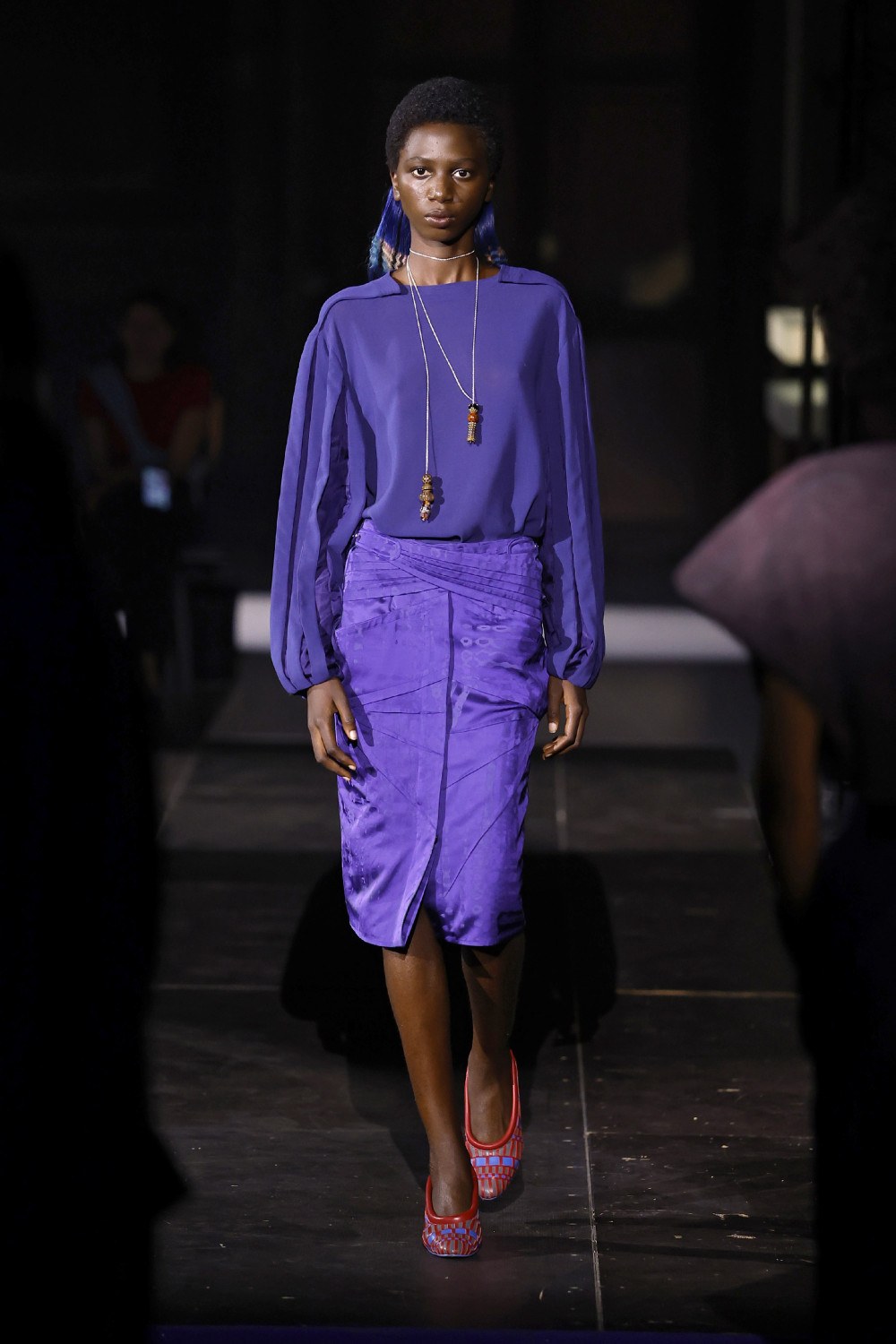 El minimalismo avant de las Fanning en Kiko Kostadinov SS27