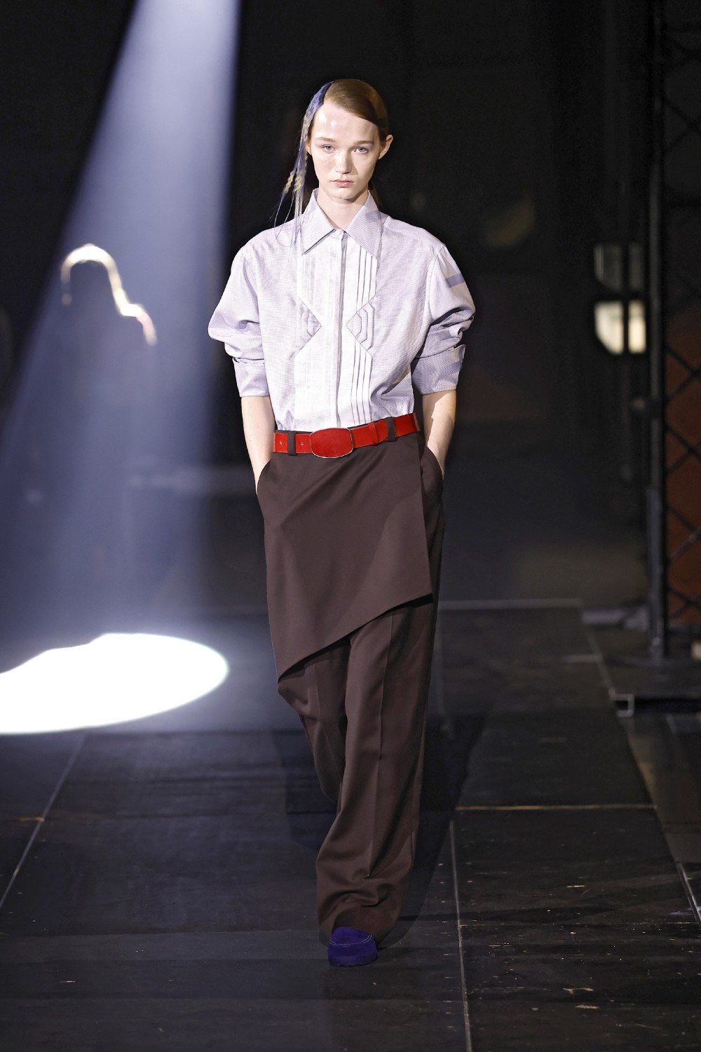 El minimalismo avant de las Fanning en Kiko Kostadinov SS27