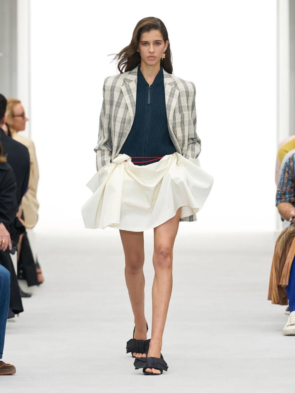 Loewe aterriza entre pragmatismo americano y drama español