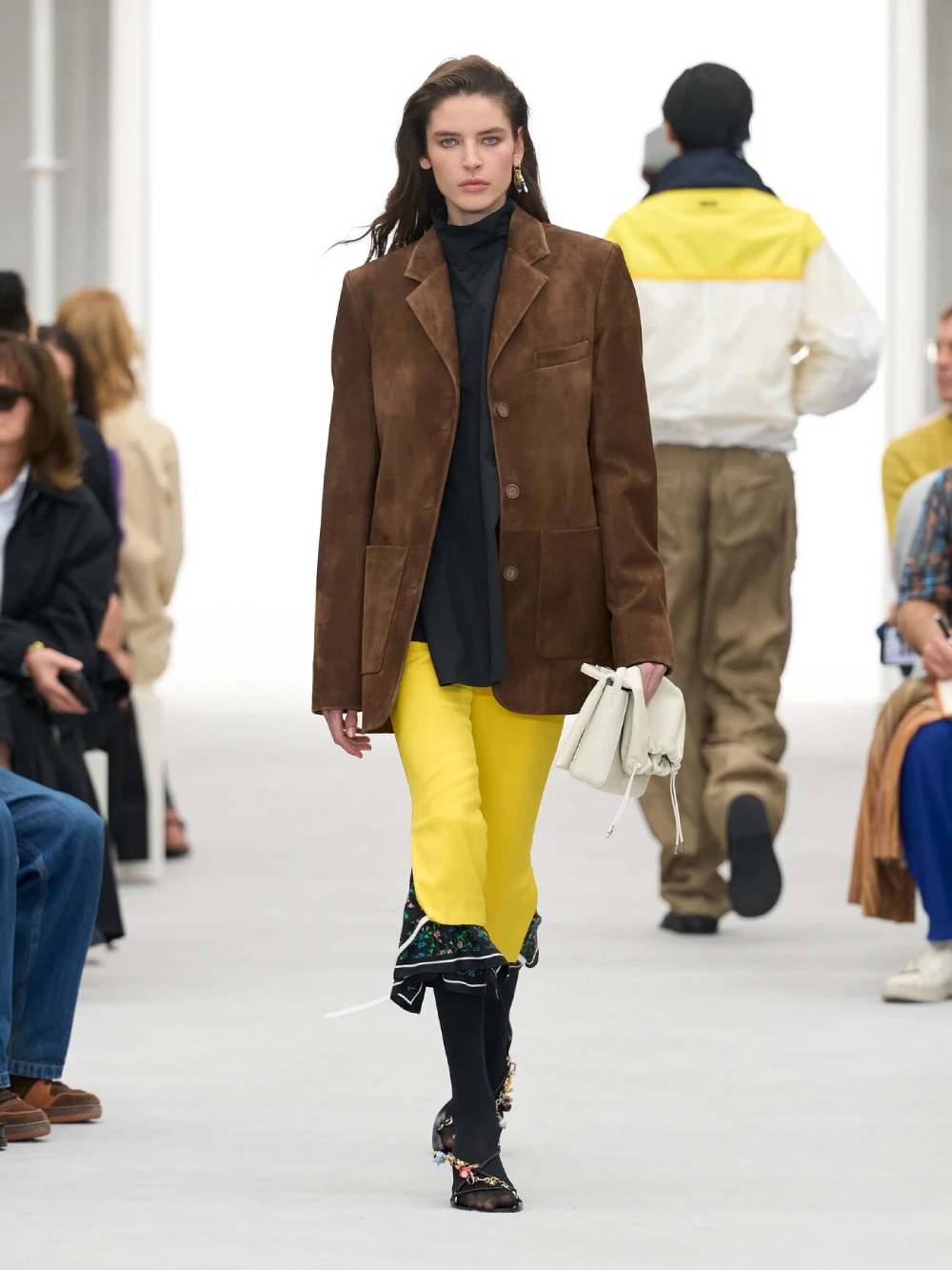 Loewe aterriza entre pragmatismo americano y drama español